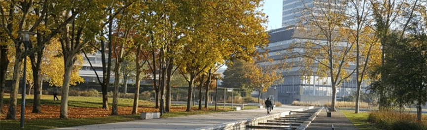 Façade de l’immeuble de notre site à Cergy-Pontoise, vue extérieure moderne et accueillante