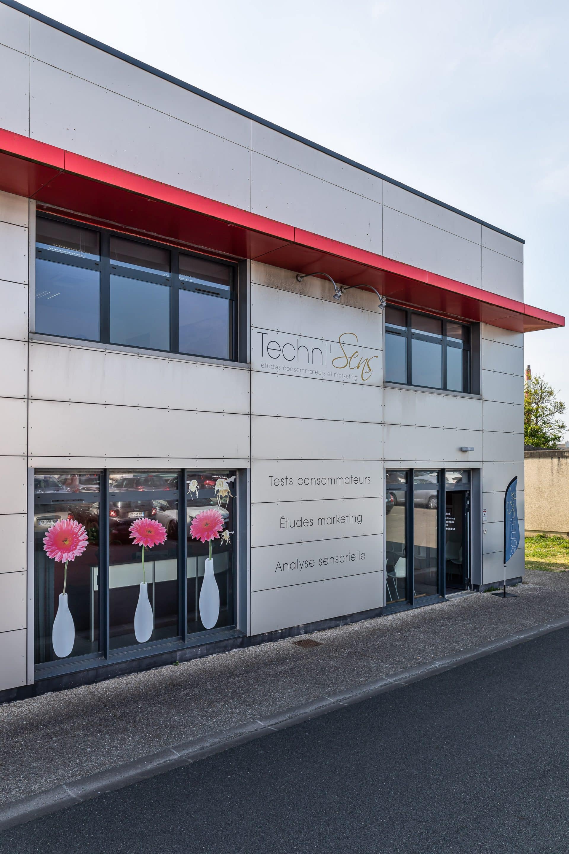 Façade du siège de Techni’Sens à La Rochelle, institut d’études consommateurs